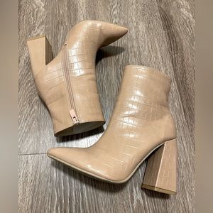 Crocodile Chunky High Heel Pointed Toe Ankle Boots Side Zip Color Apricot Nude